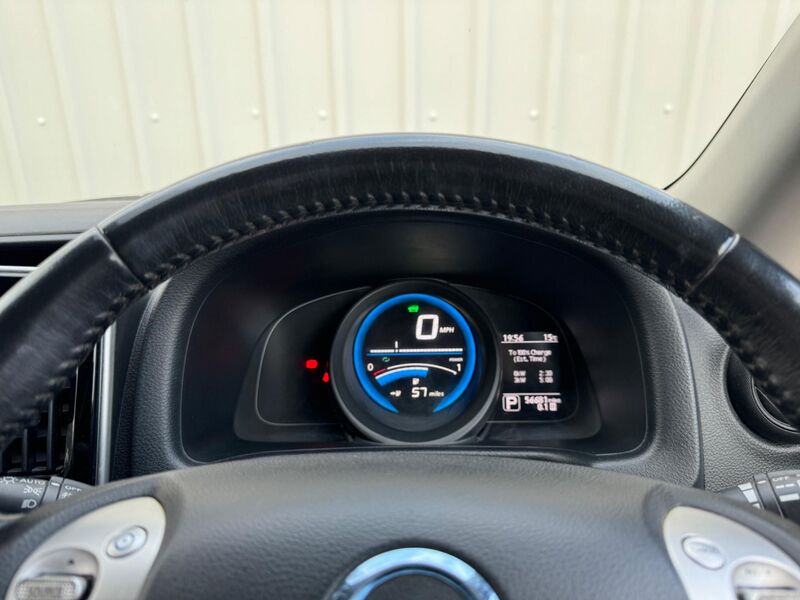 NISSAN E-NV200