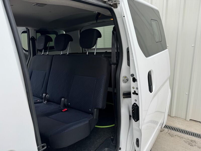 NISSAN E-NV200