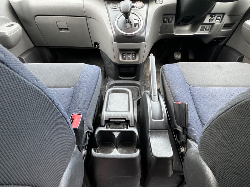 NISSAN E-NV200