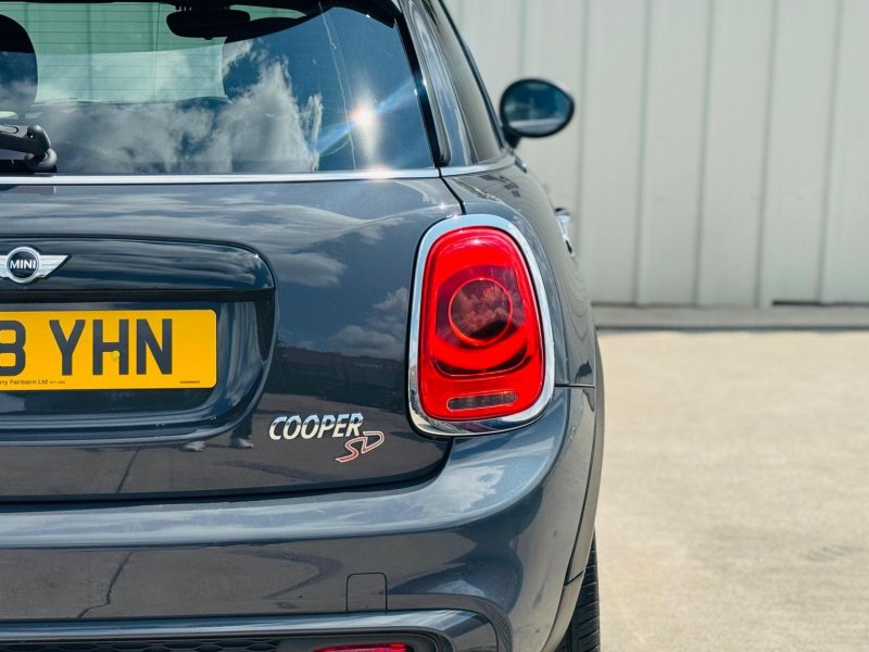 MINI HATCH