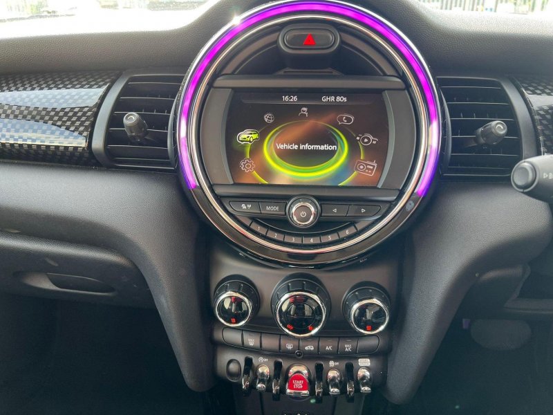 MINI HATCH