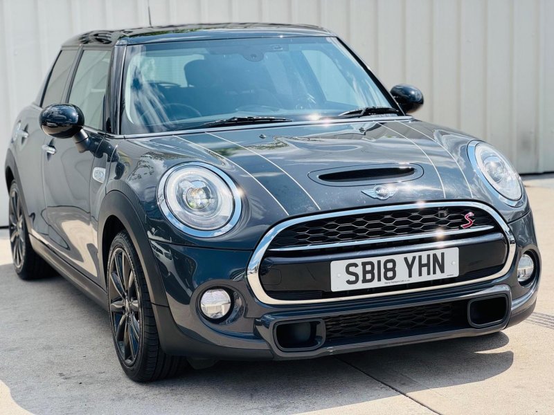 MINI HATCH