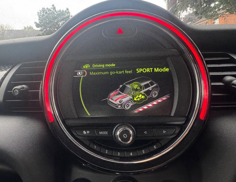 MINI HATCH