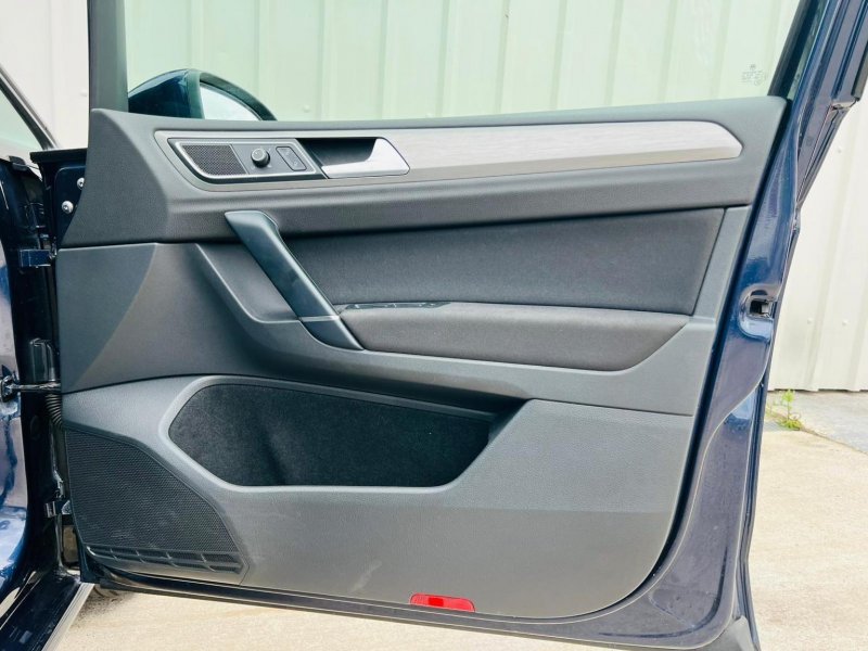 VOLKSWAGEN GOLF SV