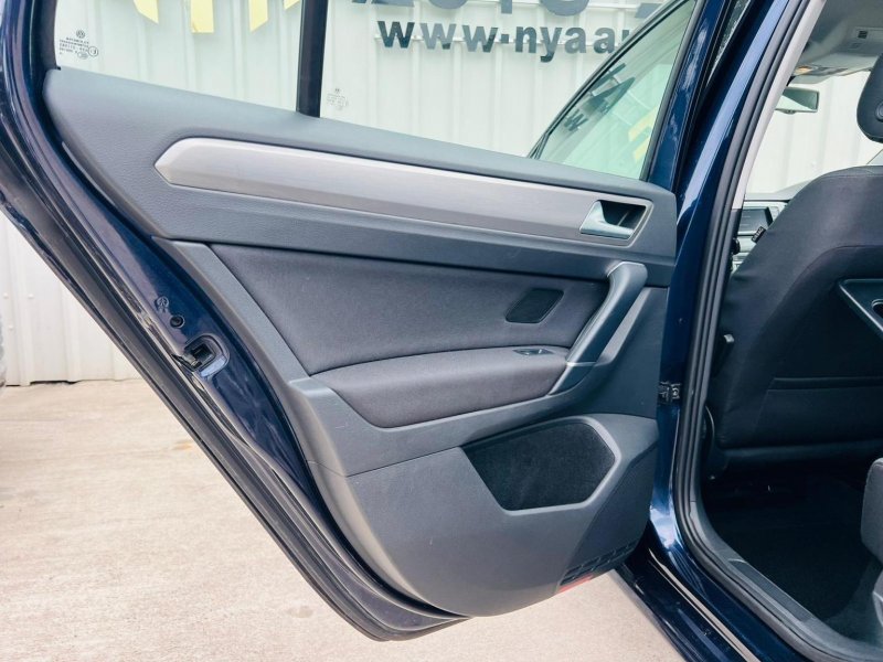 VOLKSWAGEN GOLF SV