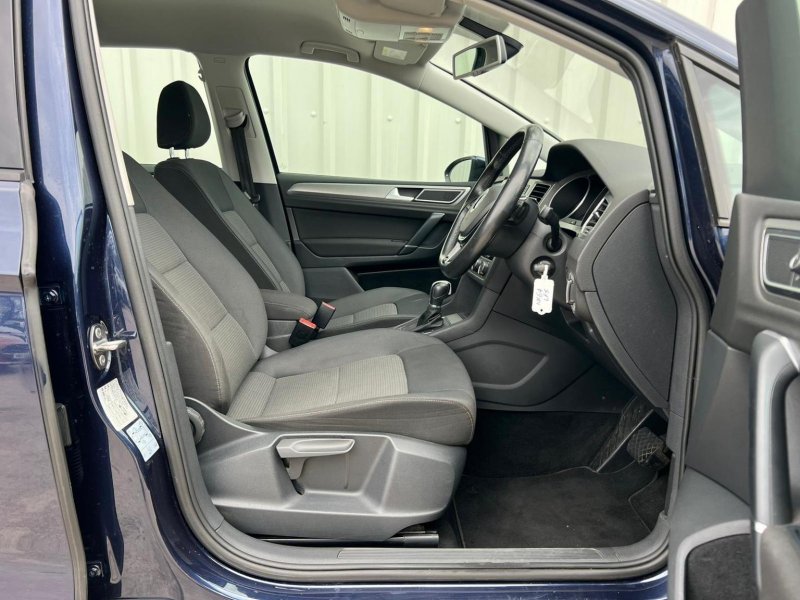 VOLKSWAGEN GOLF SV