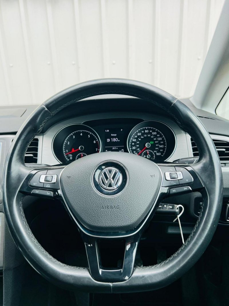 VOLKSWAGEN GOLF SV