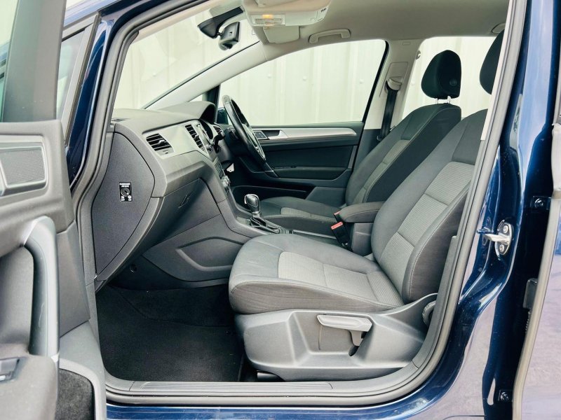VOLKSWAGEN GOLF SV