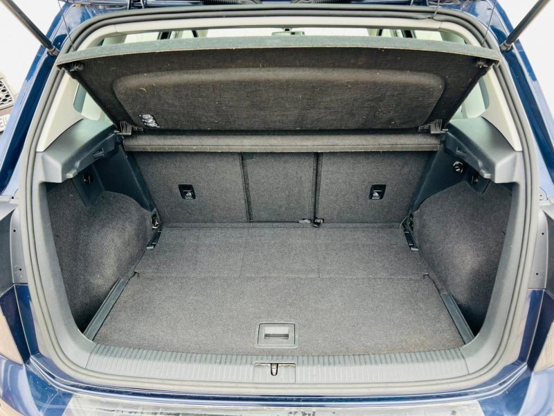 VOLKSWAGEN GOLF SV