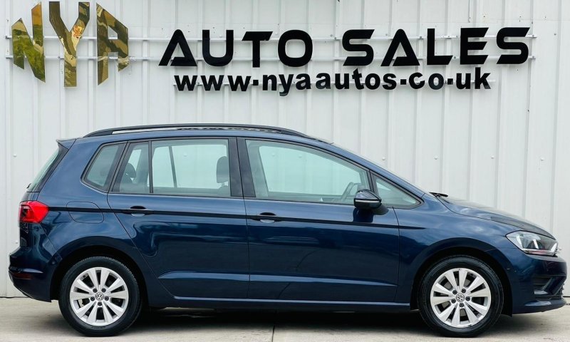 VOLKSWAGEN GOLF SV