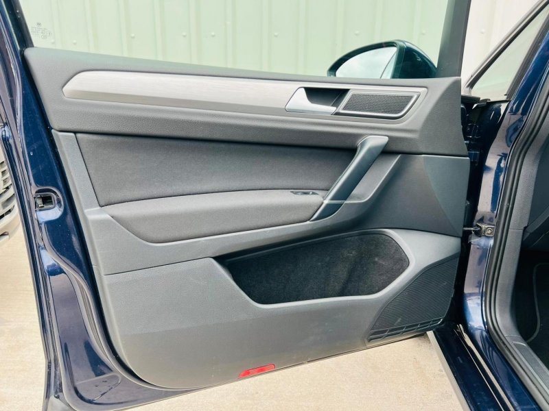 VOLKSWAGEN GOLF SV