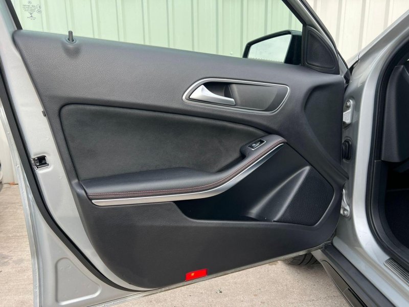 MERCEDES-BENZ GLA CLASS