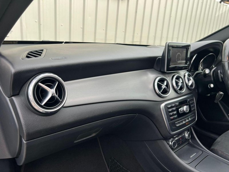MERCEDES-BENZ GLA CLASS