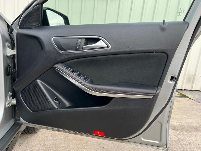 MERCEDES-BENZ GLA CLASS