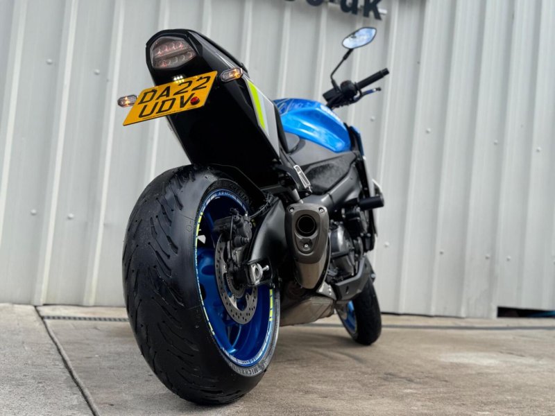 SUZUKI GSX-S1000