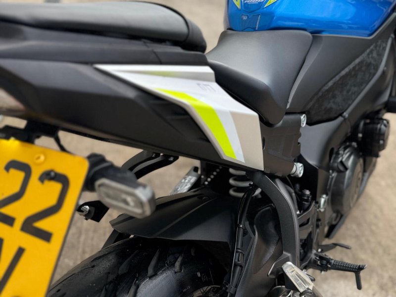 SUZUKI GSX-S1000